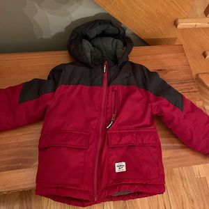 Oshkosh Snow Jacket. 4T. Pre-owned good condition. Maroon and black/grey